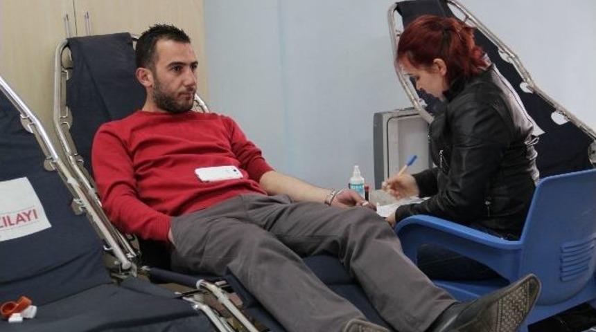 &Ccedil;myo&rsquo;dan Kızılay&rsquo;a Yoğun İlgi