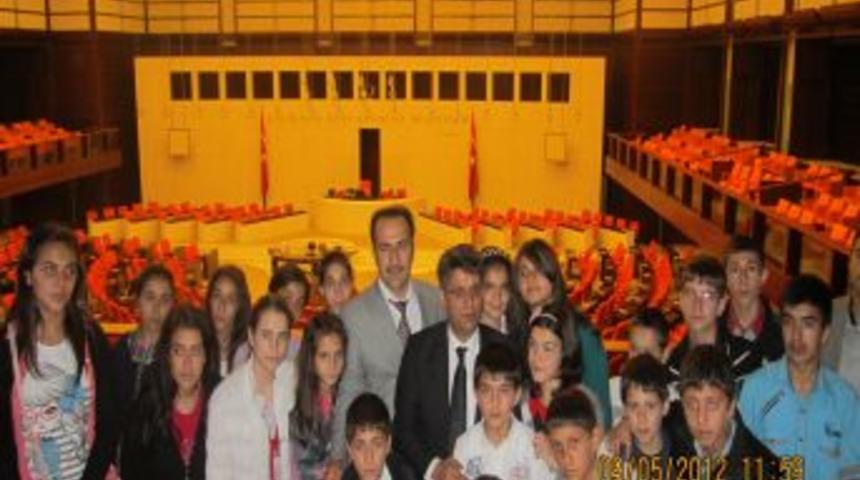 'Okuma Salonları B&uuml;y&uuml;k Bir Boşluğu Dolduruyor'