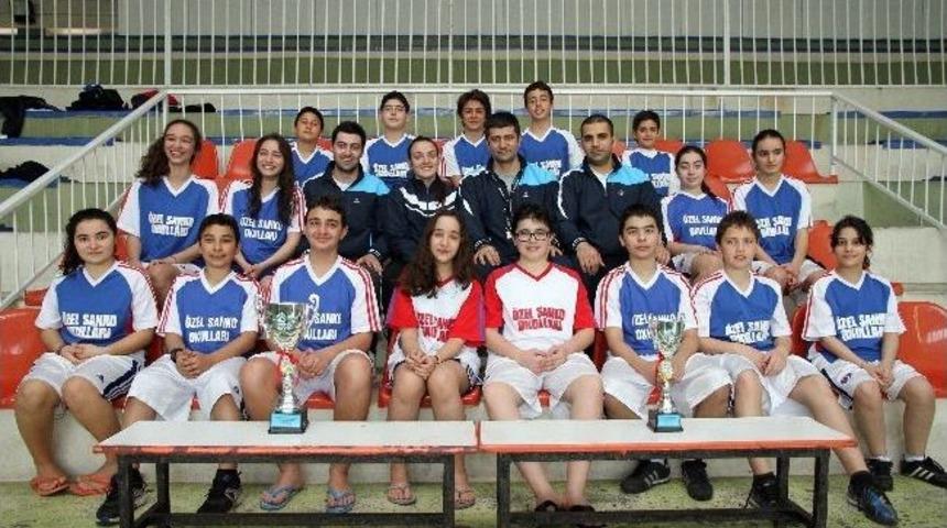 &Ouml;zel Sanko Ortaokulu Yıldız Erkekler Y&uuml;zmede İl Birincisi