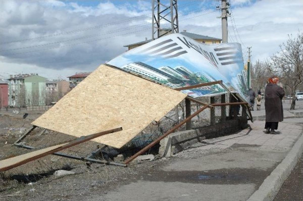 Erzurum'da Fırtına Hayatı Olumsuz Etkiledi