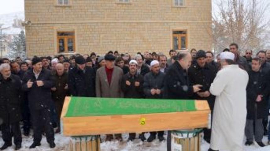 Bayburt Belediye Başkanı Polat'ın Dedesi Toprağa Verildi