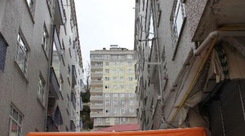 Kaynanasına Kızdı, Bebeği İle Pencereden Atlamaya Kalktı