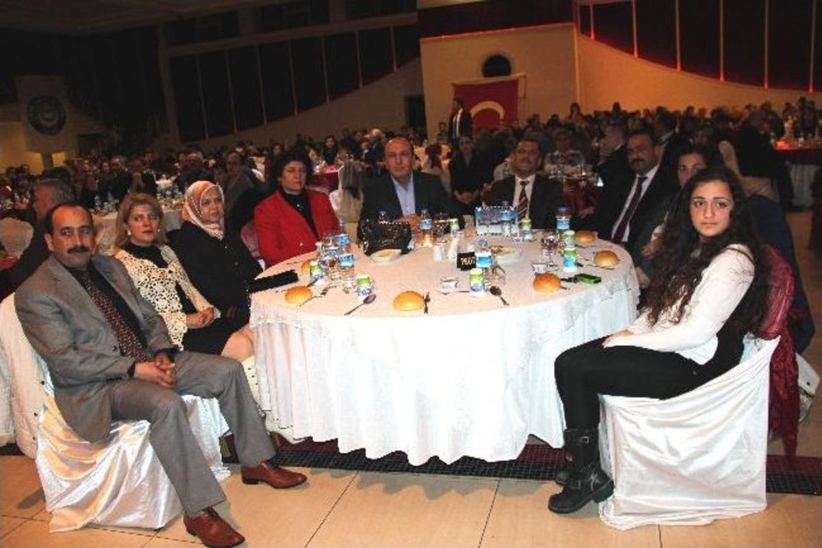 &Ouml;ğretmenler T&uuml;rk Eğitim-sen'in Dayanışma Gecesinde Buluştu