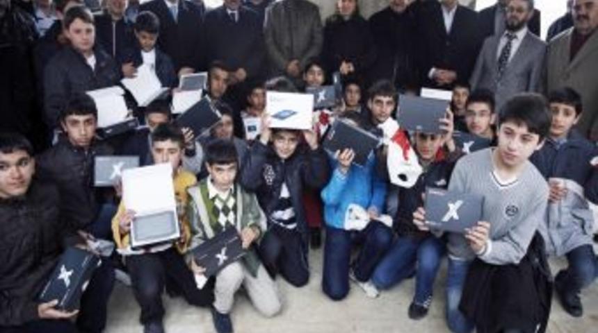 40 G&uuml;n Camide Sabah Ve Yatsı Namazı Kılan &Ccedil;ocuklara Tablet Bilgisayar