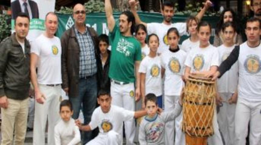 &Ouml;ğrenciler Down Sendromlu Arkadaşları İ&ccedil;in Sokak Etkinliği D&uuml;zenledi