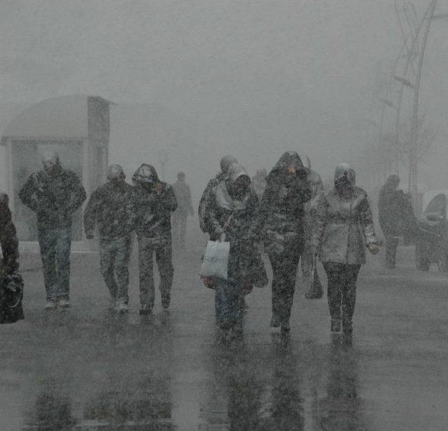 Erzurum'da Kış Geri Geldi