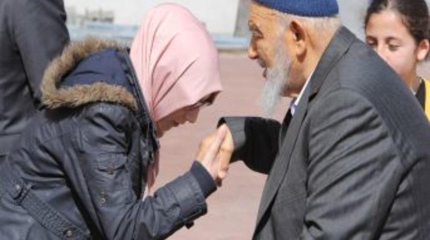 Baba G&uuml;l: Anne, Baba Ve &Ouml;ğretmenlerinize Karşı Itaatkar Olun