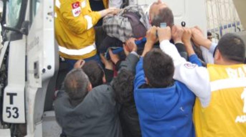 Kazada, Tamir Ettiği Kamyonetin Altında Kaldı