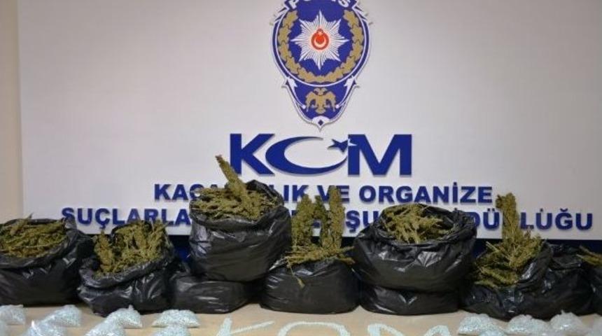 İzmir'deki Uyuşturucu Operasyonu Polis Kamerasında