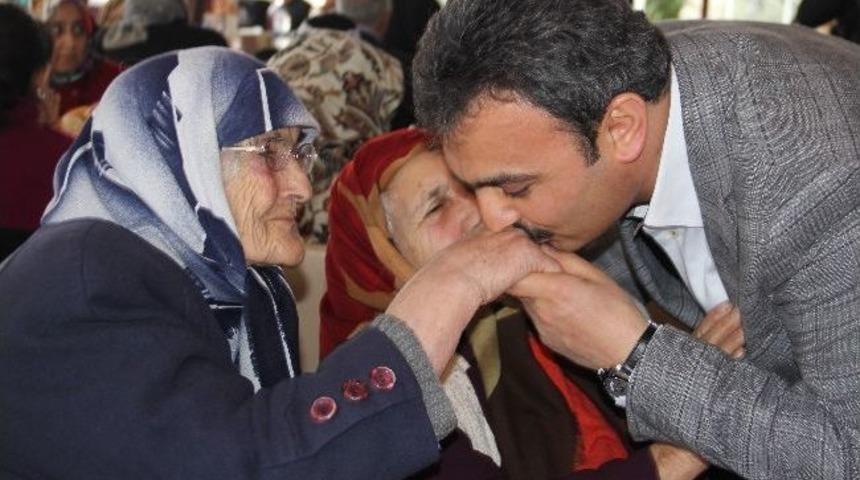 &Ccedil;orum Belediyesi&rsquo;nden Yaşlılara Yemek