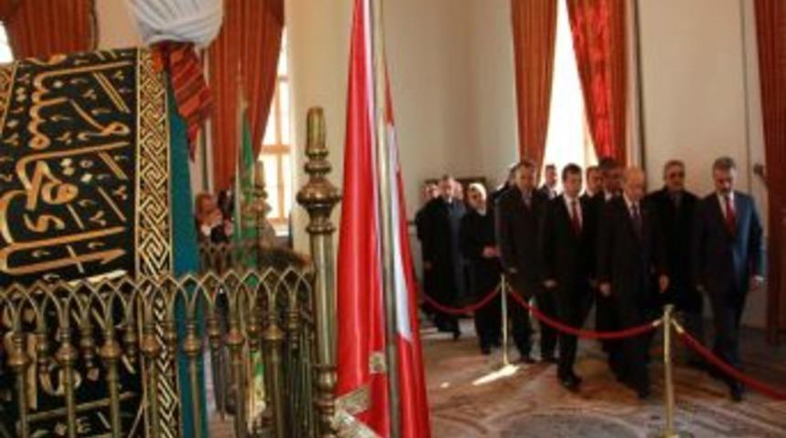 Bah&ccedil;eli, Osmangazi Ve Orhangazi T&uuml;rbelerini Ziyaret Etti
