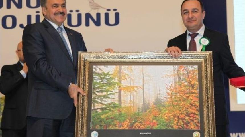 Ge&ccedil;en Yıl En &Ccedil;ok Dikili Ağa&ccedil; Alan Balcıoğulları'na Bakandan &Ouml;d&uuml;l