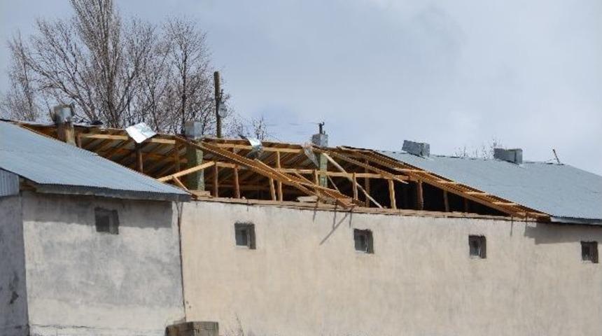 Şenkaya'da Fırtına &Ccedil;atıları U&ccedil;urdu