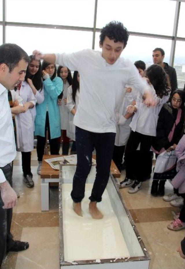 Fatih Kolejinde Sayısal Olimpiyat Sınavı Ve Bilim Şenliği Yapıldı
