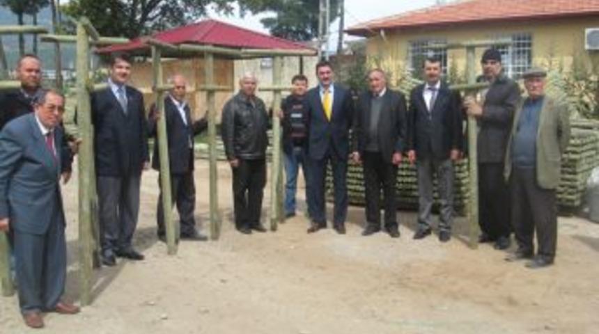 Bağ &Uuml;reticilerine Direk Ve Tel Dağıtıldı