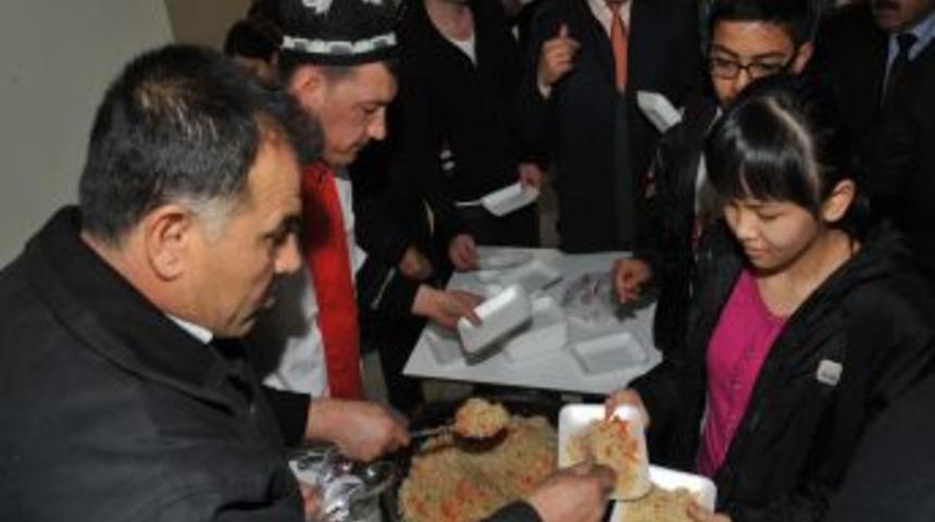 T&Uuml;RKSOY&rsquo;un Nevruz Ş&ouml;leni Ankara&rsquo;ya Renk Kattı