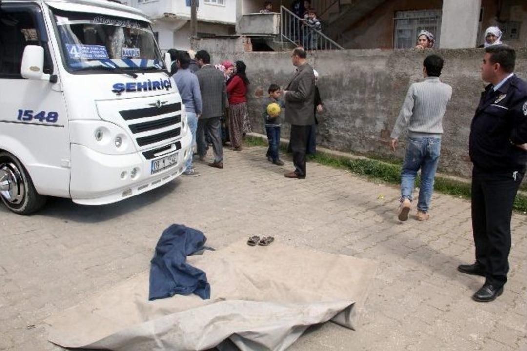 Dolmuş 4 Yaşındaki &Ccedil;ocuğu Ezdi