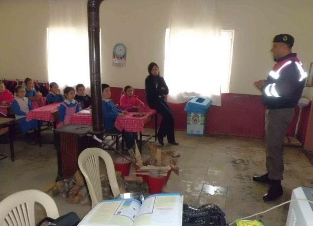 İlk&ouml;ğretim &Ouml;ğrencilerine Trafik Semineri Verildi