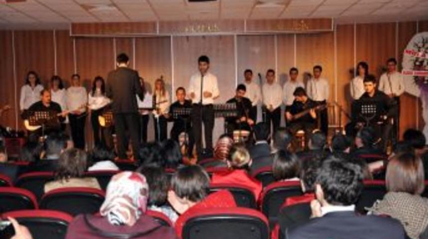 Adliye &ccedil;alışanlarına konser verildi