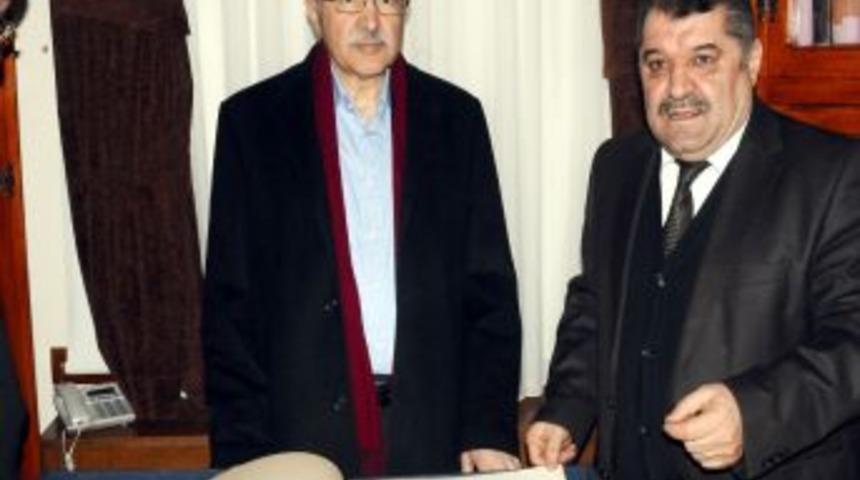 Vali Kemelek Ziyabey Yazma Eserler K&uuml;t&uuml;phanesi'ni Gezdi