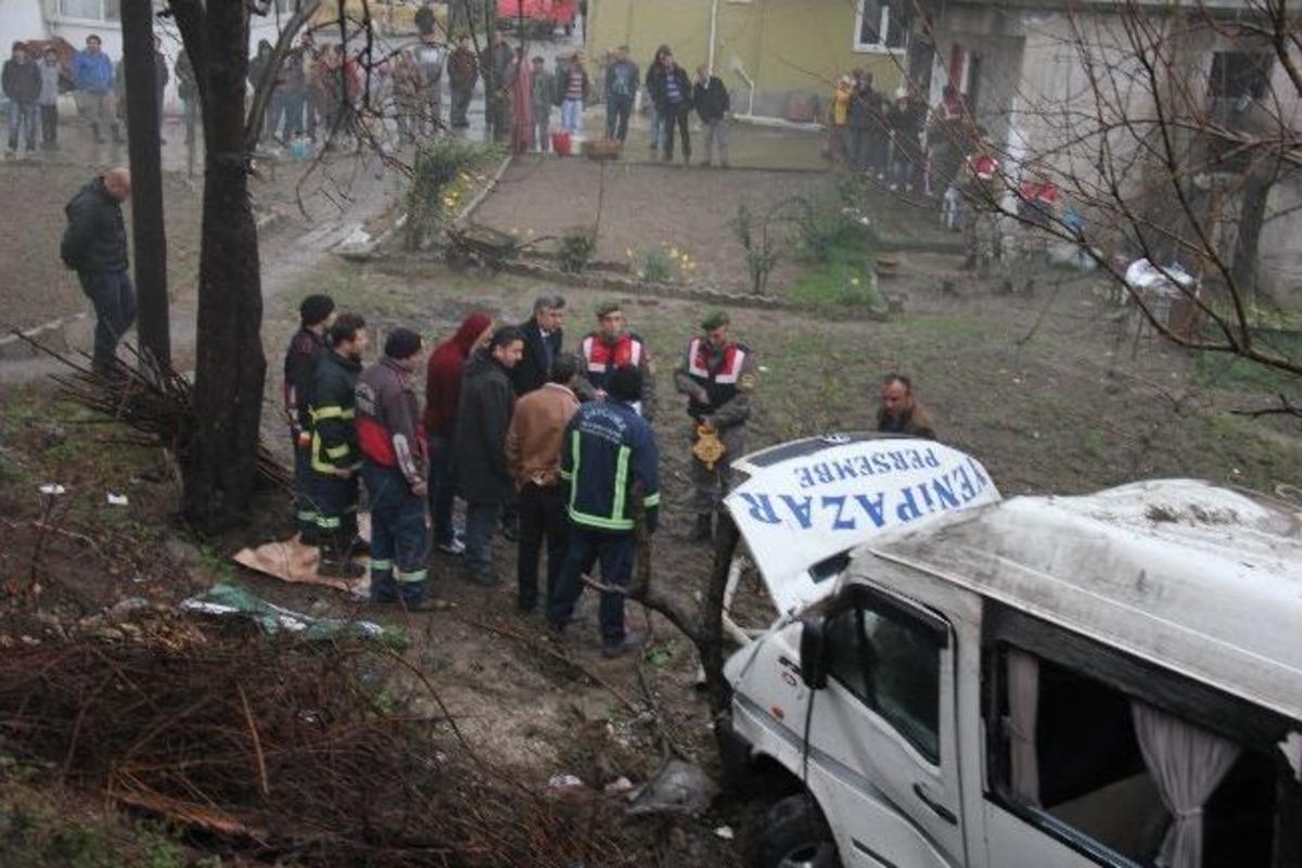Zonguldak&rsquo;ta İş&ccedil;i Minib&uuml;s&uuml; Devrildi: 16 Yaralı