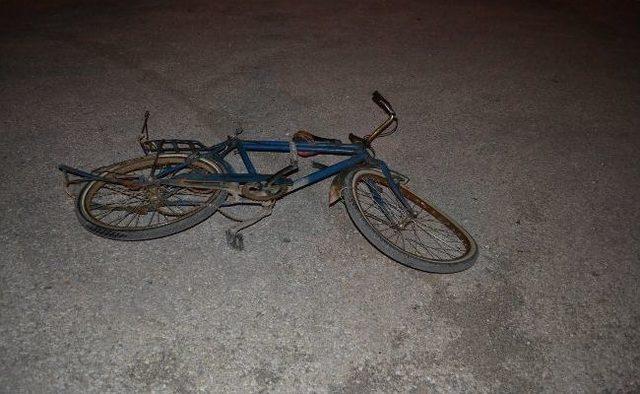 Karşıdan Karşıya Ge&ccedil;en Bisikletliye Otomobil &Ccedil;arptı 3