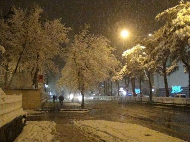 Tatvan&rsquo;da Kar Yağışı 1