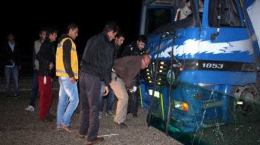 Mersin'de Karbondioksit Gazı Dolu Tanker Yola Devrildi