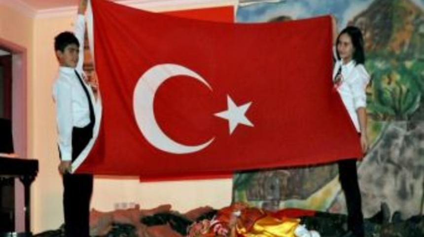 &Ccedil;anakkale Şehitleri Erciyes Kolejinde Anıldı