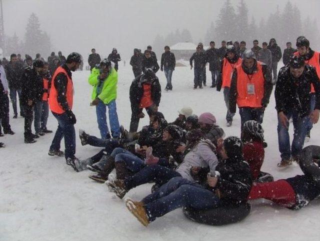 Artvin &Ccedil;oruh &Uuml;niversitesi&rsquo;nden Geleneksel Kar Şenliği 2