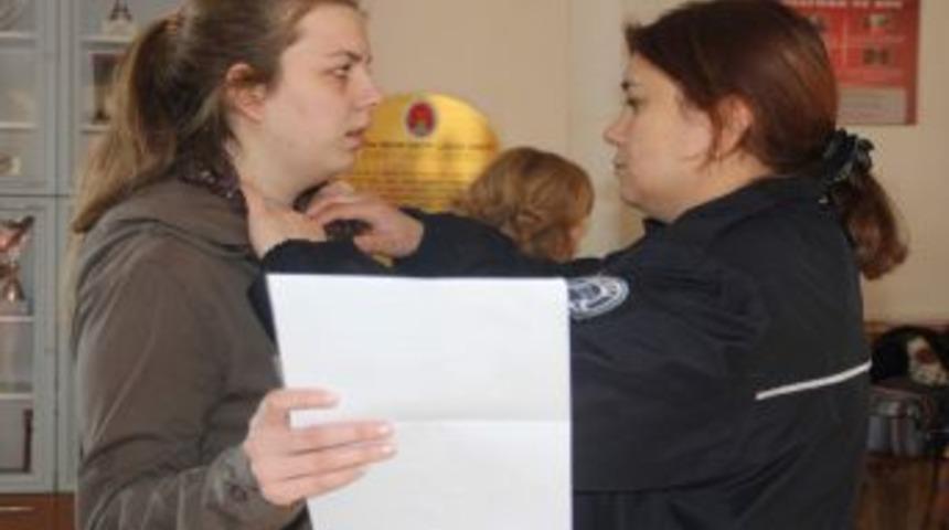 &Ouml;ğrenciler Salonlarda Terledi, Veliler Bah&ccedil;ede Dua Etti