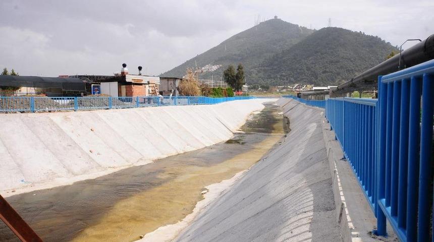 İZSU'nun Bal&ccedil;ova Ilıca Ve Urla Tabaklar Deresi&rsquo;ndeki &Ccedil;alışmaları S&uuml;r&uuml;yor