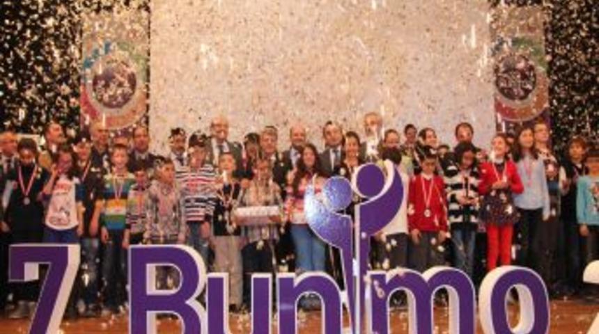 BUNİMO'da Dereceye Girenler &Ouml;d&uuml;llerini Aldı