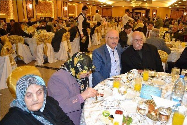 Yaşlılar Ak Parti&rsquo;nin Huzur Sofrasında Buluştu 1