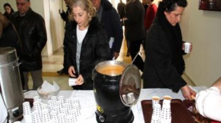 Hacettepe &Uuml;niversitesi'nde Ygs&rsquo;ye Giren &Ouml;ğrencilerin Ailelerine &Ccedil;ay Ve &Ccedil;orba İkramı Yapıldı