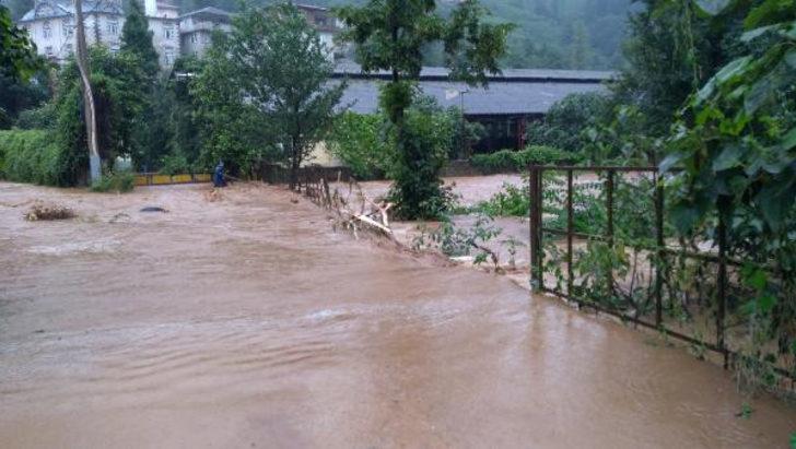 Rize'yi sağanak vurdu  G2