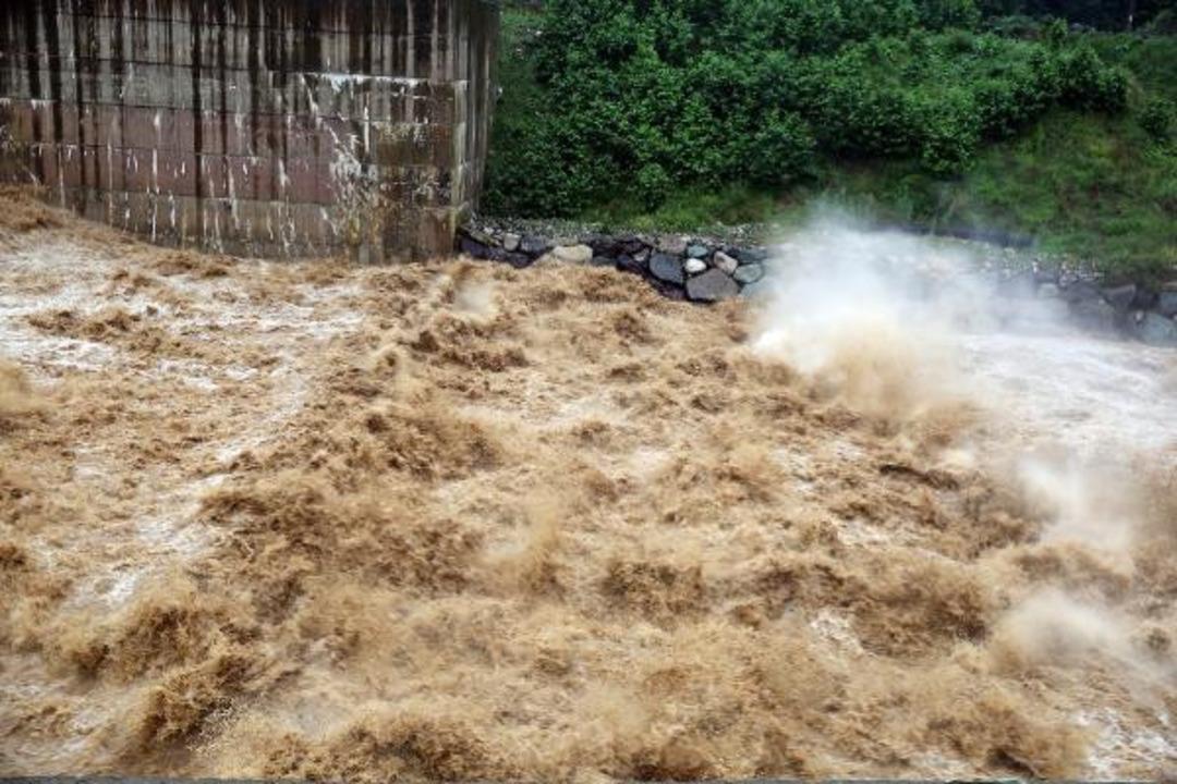 Rize'yi sağanak vurdu 