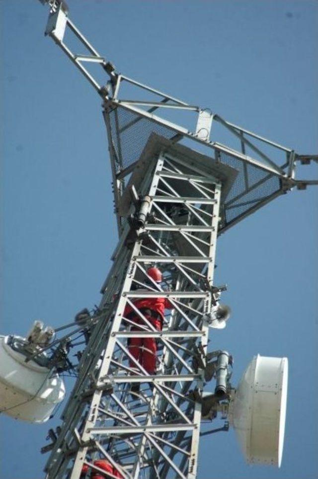 90 Metrelik Direğe &Ccedil;ıkan Şahıs 24 Saattir İnmeye İkna Edilemedi 2