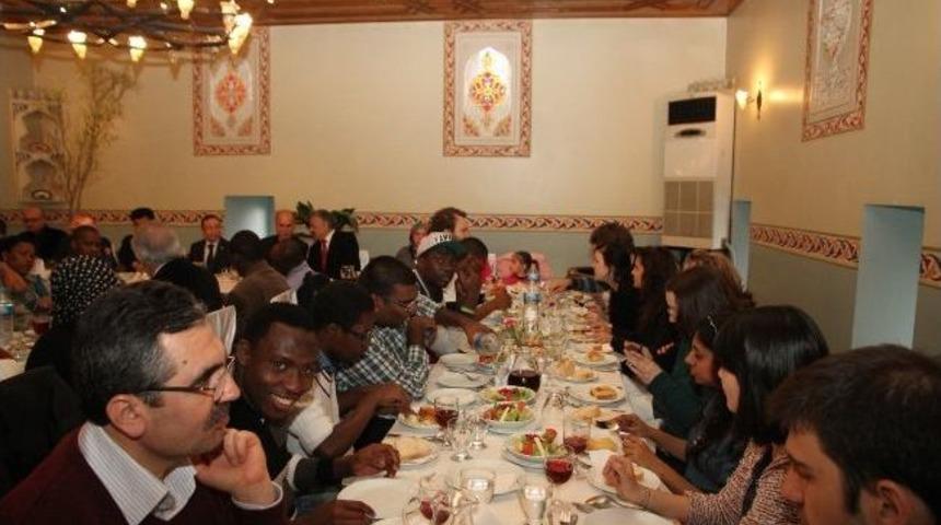 Karvak'tan Vali Harput'a Ş&uuml;kran Plaketi