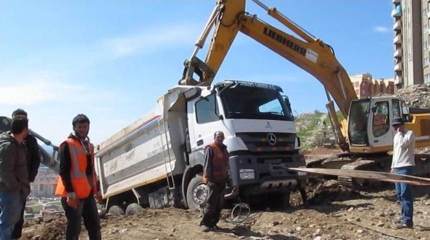 Yol Şantiyesinde Tehlike Ucuz Atlatıldı