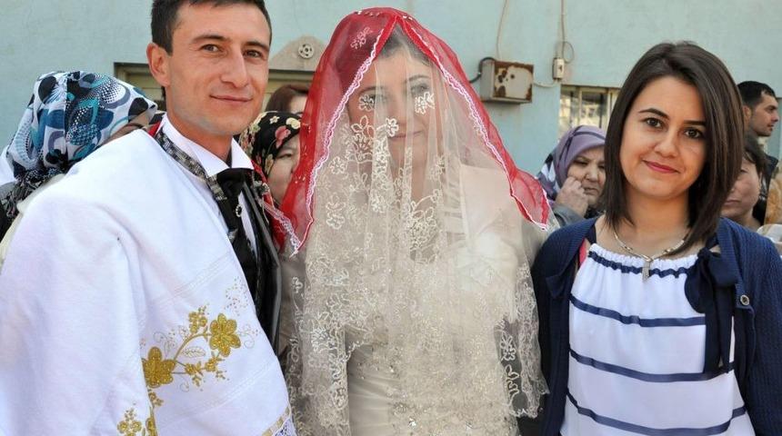 Başbakan Erdoğan, Gen&ccedil; &Ccedil;iftin D&uuml;ğ&uuml;n&uuml;ne Konuk Oldu