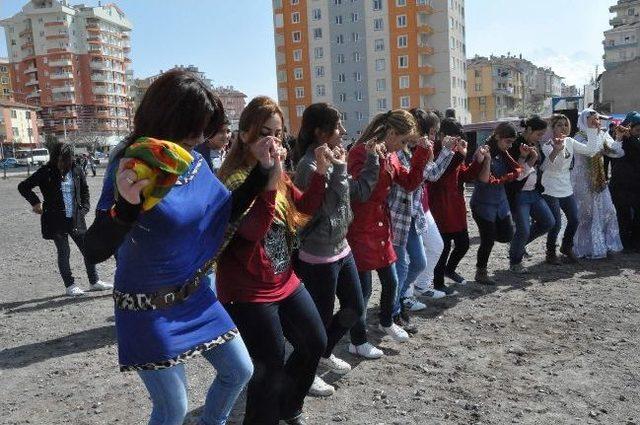 Nevruz Kutlamasında Birlik Ve Beraberlik Mesajları Verildi