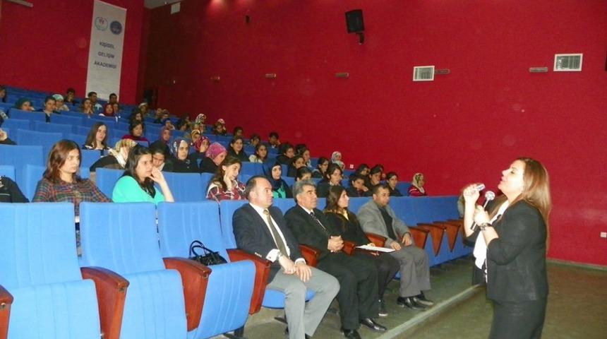 Yurt-Kur'dan &Ouml;ğrencilere Eğitim Semineri