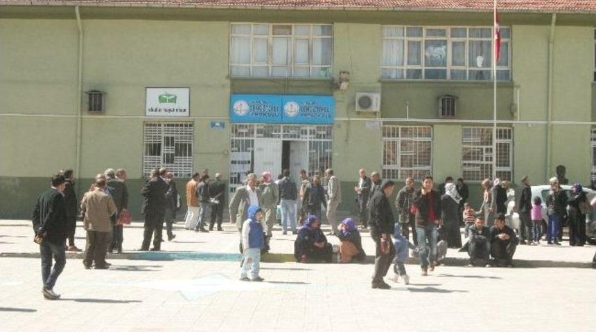 &Ouml;ğrenciler Sınavda Aileler Duada