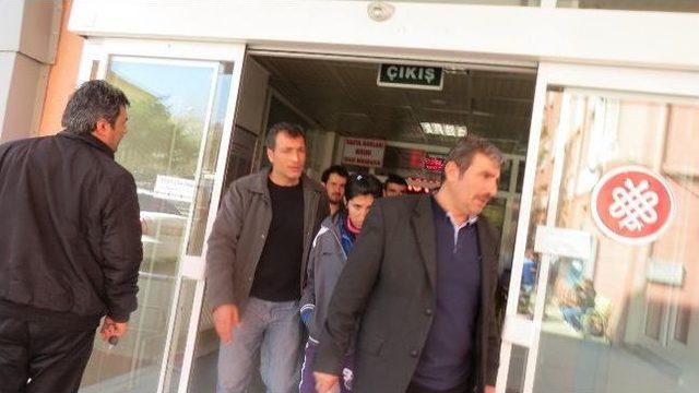 Kız Meselesi Y&uuml;z&uuml;nden Kavga 1