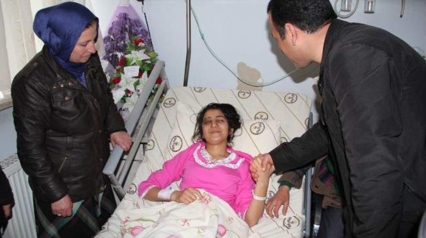 Bdp Heyeti Zırhlı Aracın &Ccedil;arptığı Kızı Hastanede Ziyaret Etti