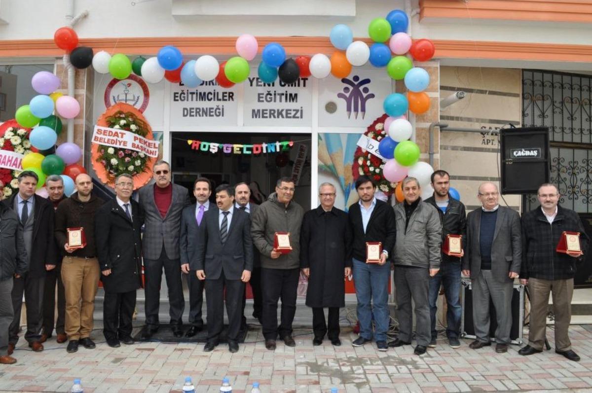 "Eğitime Zerre Kadar Katkısı Olanın Ellerinden &Ouml;perim"