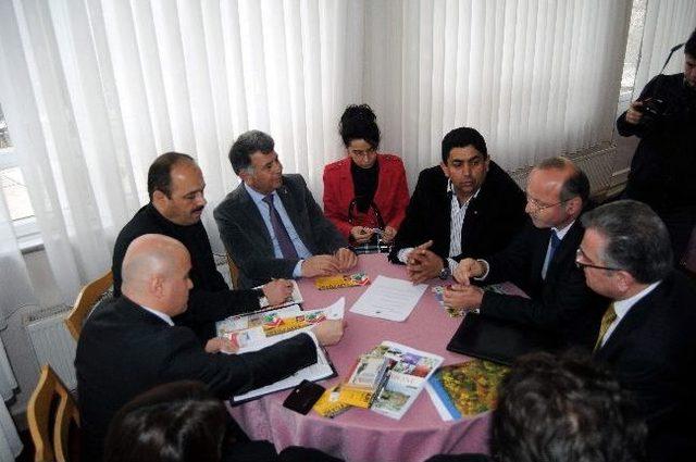 Vali Bektaş, İşadamlarına &Ccedil;ıkıştı 3