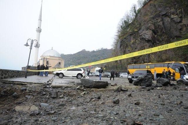 Fırtına İki Otomobili Yuttu 1