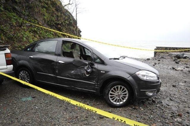 Fırtına İki Otomobili Yuttu 3